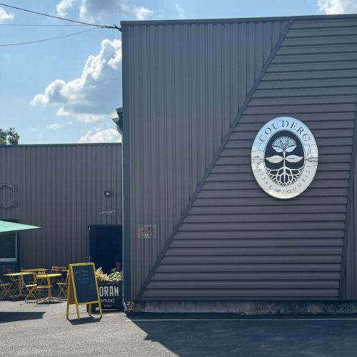 Image qui représente la collaboration entre la distillerie Louis Couderc et Savoir d'ici